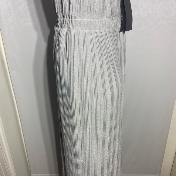 Halston LANA PLEATED V NECK GOWN 6 - Picture 6 of 8